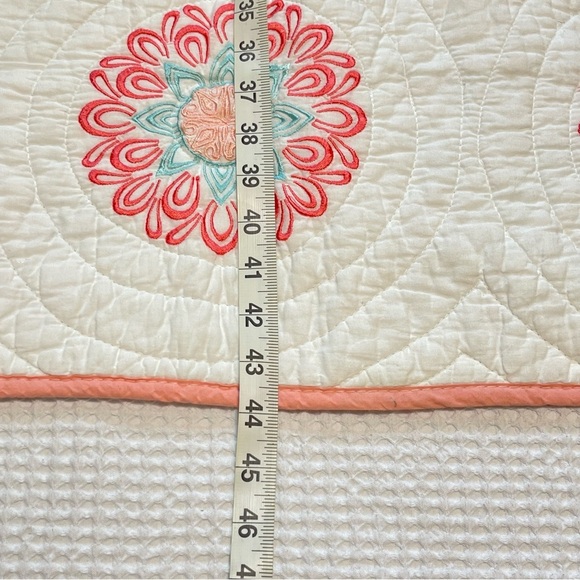 Levtex Baby Crib Embroidered Quilt Blanket EUC - Picture 8 of 8